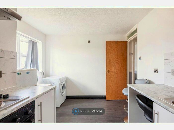 1 Bedroom Flat To Rent In West Thamesmead, London, SE28