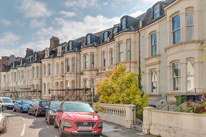 2 Bedroom Flat For Sale In Alhambra Road, Southsea, PO4
