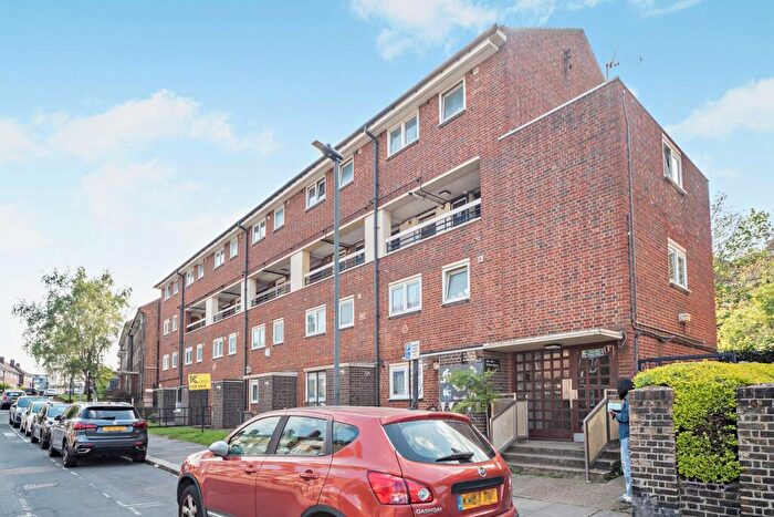 2 Bedroom Maisonette For Sale In St Mary Street, London, SE18