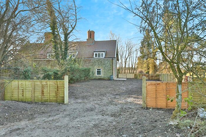 2 Bedroom Cottage For Sale In Lynn Road, Swaffham, PE37