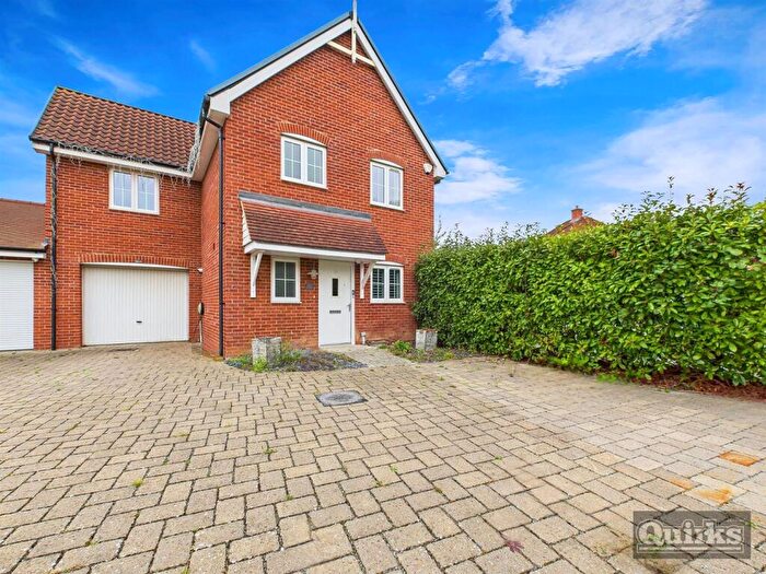 3 Bedroom Link Detached House For Sale In Strom Olsen Close, Runwell, Wickford, SS11