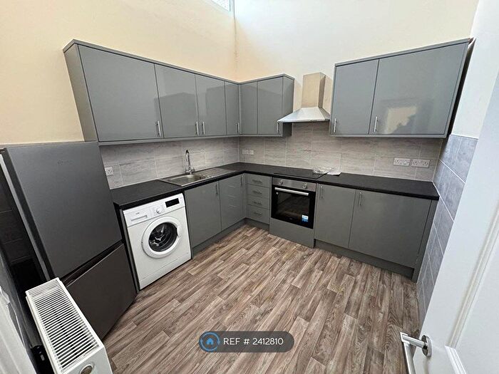 3 Bedroom Flat To Rent In High Street, Sunninghill, Ascot, SL5