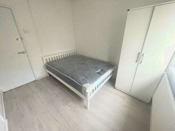 2 Bedroom Flat To Rent In Ashfield House, Highbury New Park, London, N5