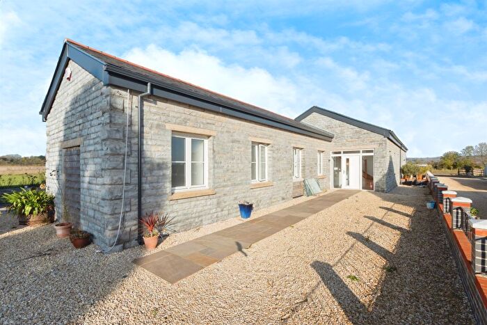 3 Bedroom Semi-Detached House For Sale In Watts Quarry Lane, Somerton, TA11