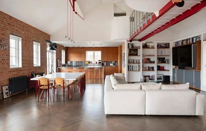 3 Bedroom Flat To Rent In Battersea High Street, London, SW11