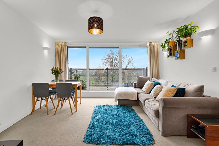 2 Bedroom Flat For Sale In Argento Tower, Mapleton Road, SW18