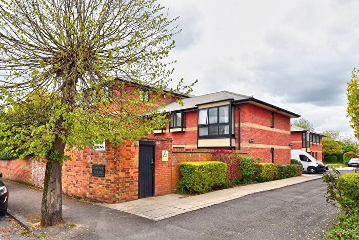 2 Bedroom Flat To Rent In St Andrews Road, Henley-On-Thames, RG9