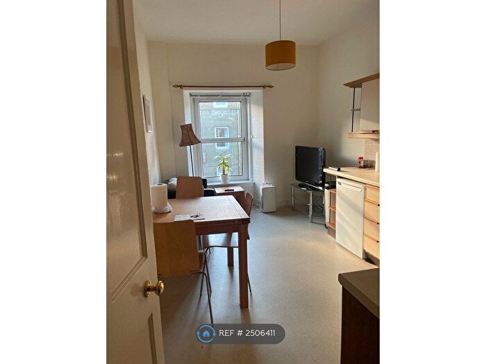 2 Bedroom Flat To Rent In Causewayside, Edinburgh, EH9