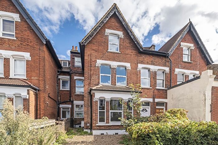 1 Bedroom Flat To Rent In Merton Road, London, SW19