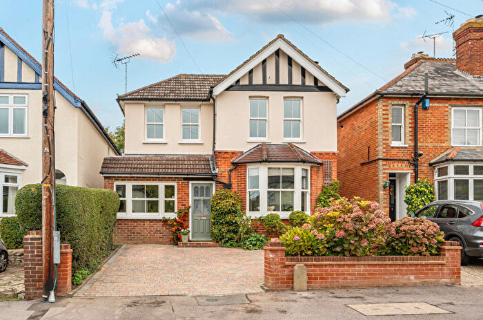 4 Bedroom Detached House For Sale In Clarence Road, Fleet, Hampshire, GU51