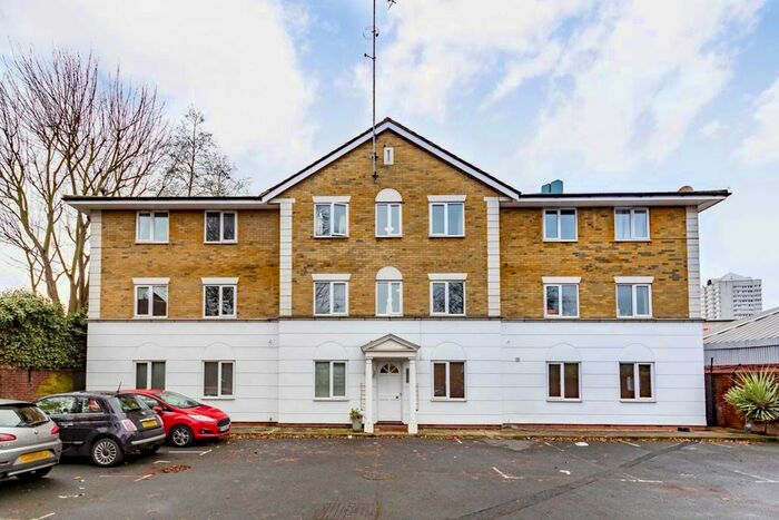 2 Bedroom Flat To Rent In Borrodaile Road, London, SW18
