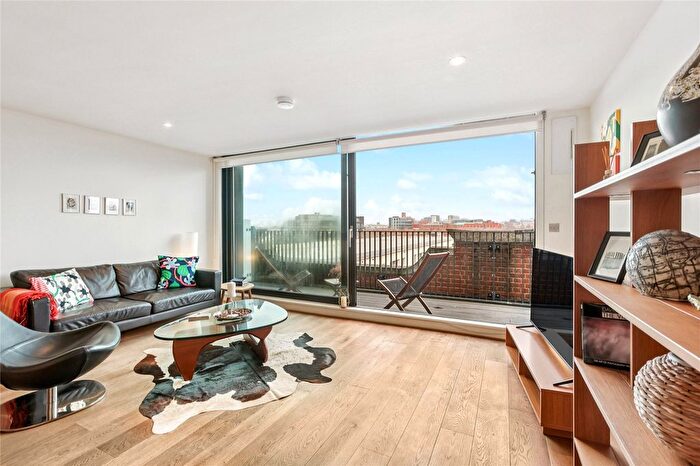2 Bedroom Flat For Sale In Great West Road, London, W6