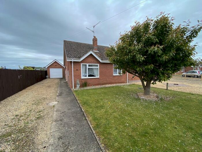 2 Bedroom Semi-Detached Bungalow To Rent In Custom House Street, PE12