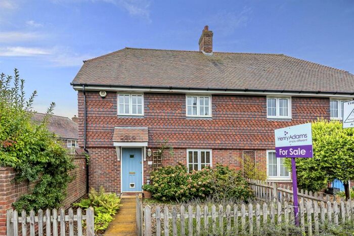 3 Bedroom Semi-Detached House For Sale In Morris Drive, Billingshurst, RH14