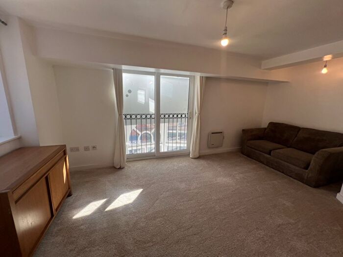 1 Bedroom Flat To Rent In Waterloo Road, Stalybridge, SK15