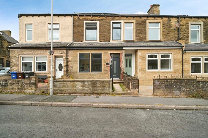 4 Bedroom Terraced House For Sale In Wellhouse Road, Barnoldswick, Lancashire, BB18