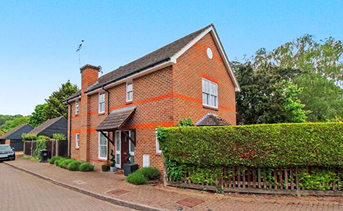 3 Bedroom Detached House To Rent In Brisson Close, Esher, Surrey, KT10