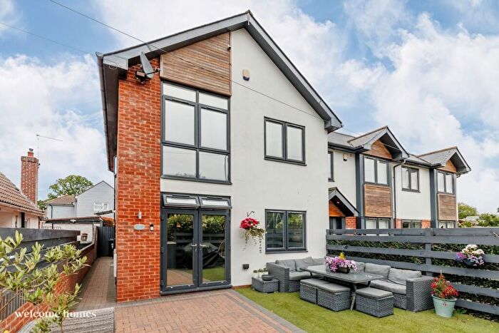 3 Bedroom End Of Terrace House For Sale In The Grove, Christchurch, BH23