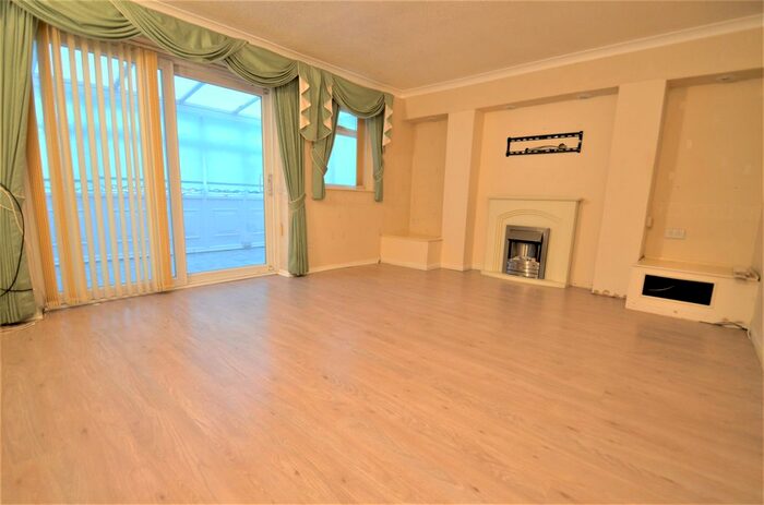 3 Bedroom Semi-Detached House To Rent In Lauser Road, Stanwell, Staines-Upon-Thames TW19