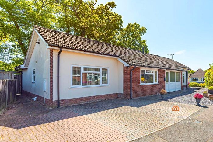 4 Bedroom Detached Bungalow For Sale In Fletcher Close, Bournemouth, BH10