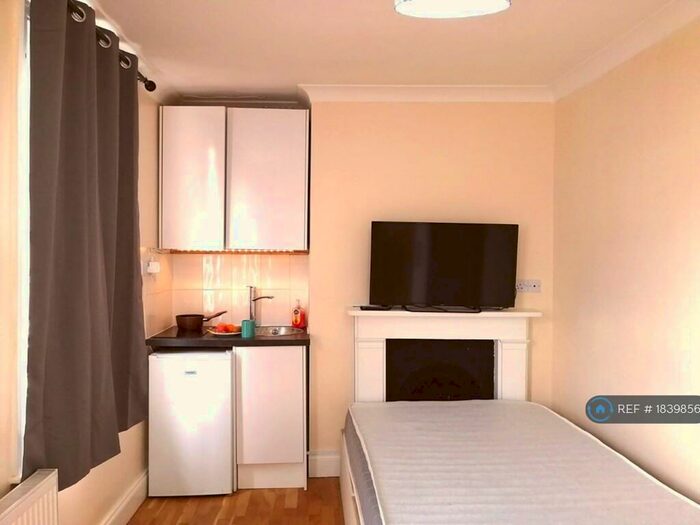 Studio To Rent In Mercia Grove, London, SE13