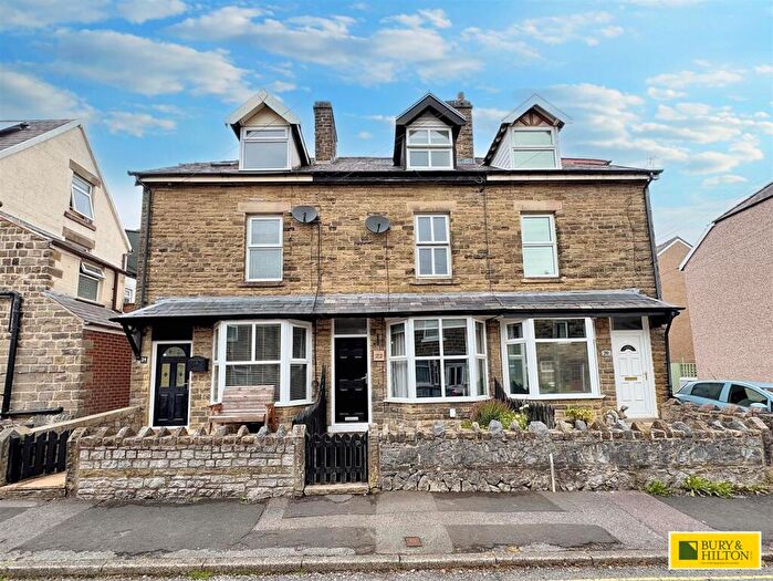 2 Bedroom Terraced House For Sale In Hollins Street, Buxton, SK17