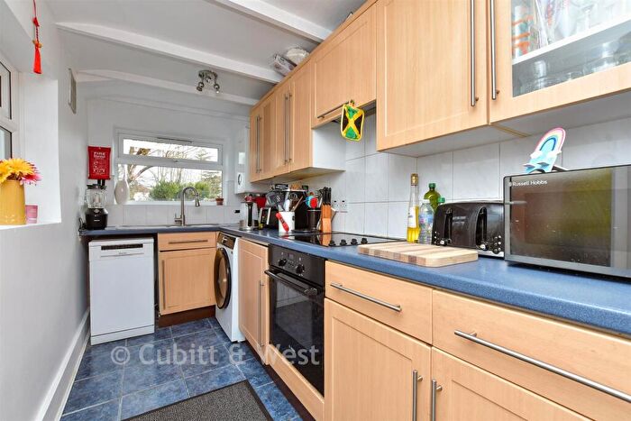 3 Bedroom Semi Detached House For Sale In Kynaston Road, Thornton Heath, Surrey, CR7