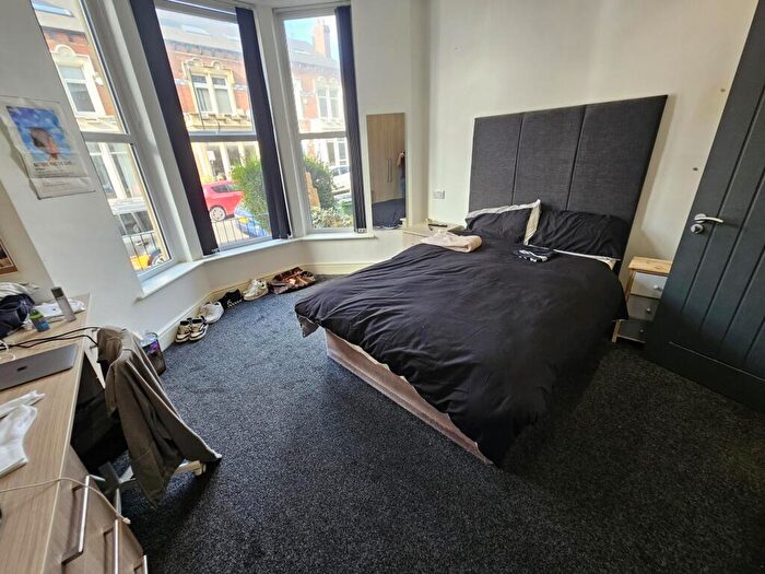 4 Bedroom House To Rent In Regent Park Avenue, Leeds, LS6