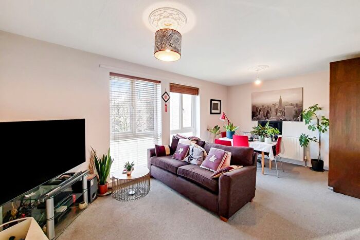 1 Bedroom Flat To Rent In Littlewood Close, Northfields, W13
