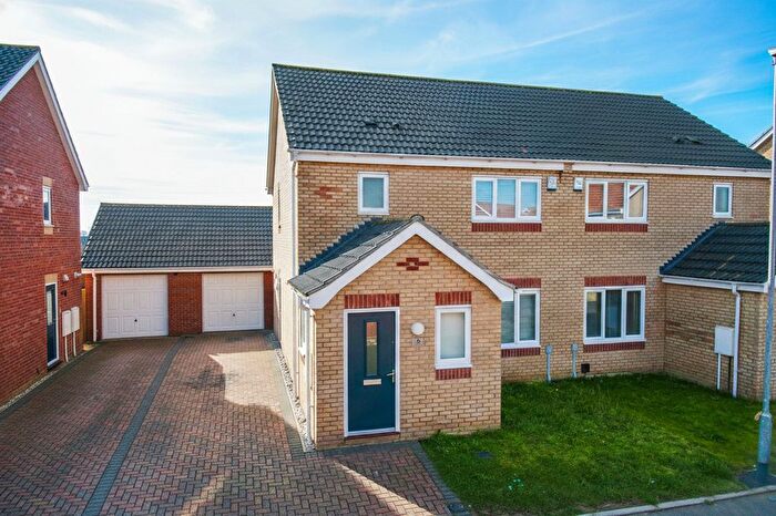 3 Bedroom Semi Detached House For Sale In Pightle Close, Bradwell, Great Yarmouth, NR31