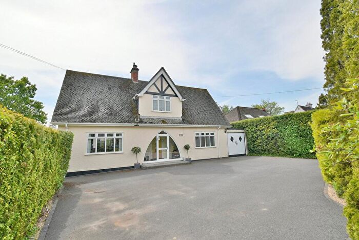 4 Bedroom Detached House For Sale In Fernlea Avenue, Ferndown, BH22