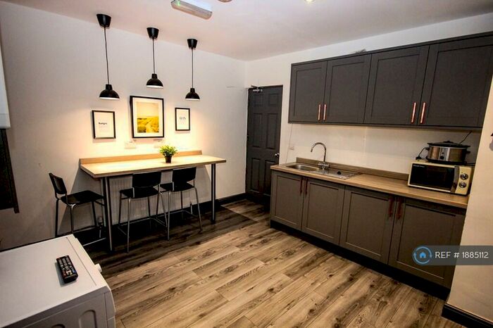 4 Bedroom Terraced House To Rent In Keswick Grove, Salford, M6