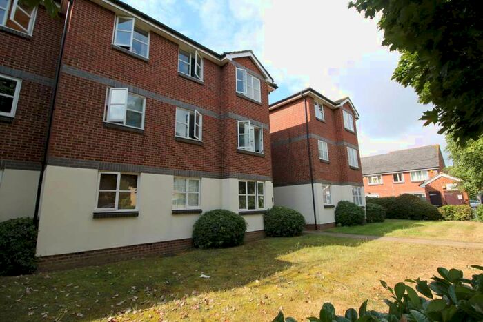 1 Bedroom Flat To Rent In Oliver Court, Isleworth, TW7