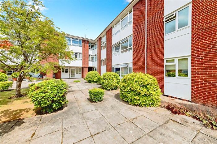 1 Bedroom Apartment For Sale In Grainford Court, Crescent Road, Wokingham, RG40