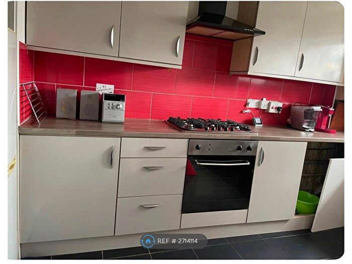 3 Bedroom Flat To Rent In Hollyhead Mews, Birmingham, B16