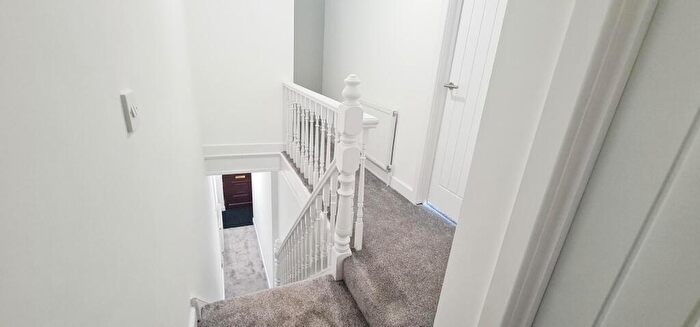 2 Bedroom Flat To Rent In Pontardulais Road, SA4