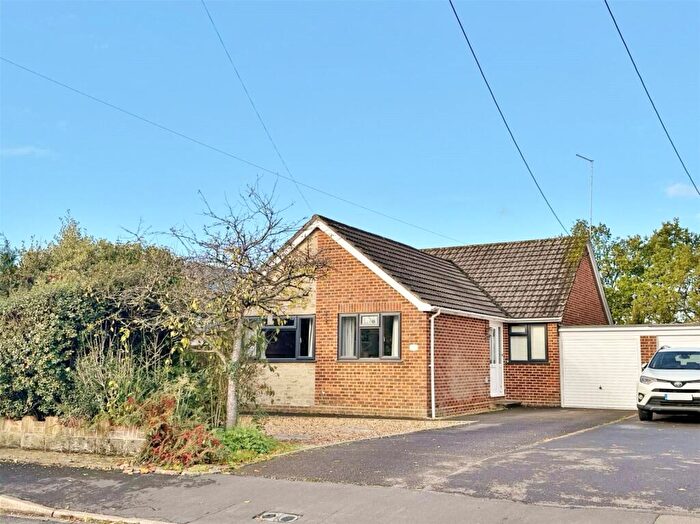 3 Bedroom Bungalow For Sale In Woodlinken Close, Verwood, Dorset, BH31