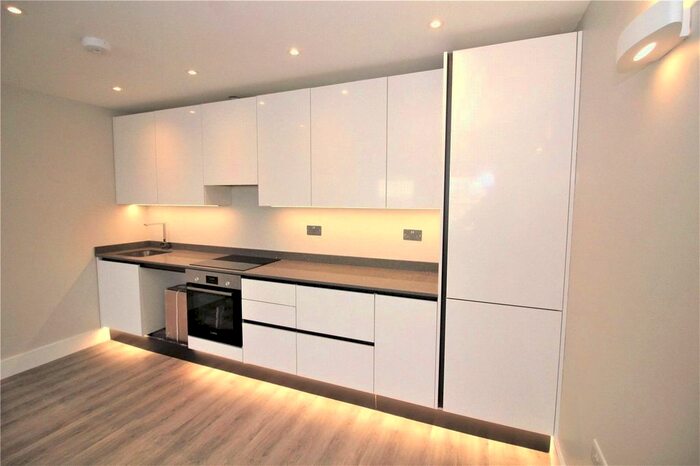 2 Bedroom Flat To Rent In High Street, Gravesend, DA11