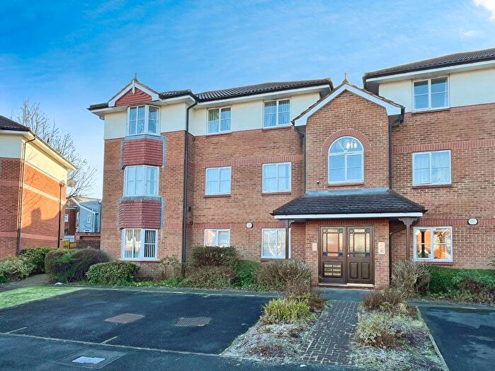 2 Bedroom Flat For Sale In Birchgrove Close, Over Hulton, BL3