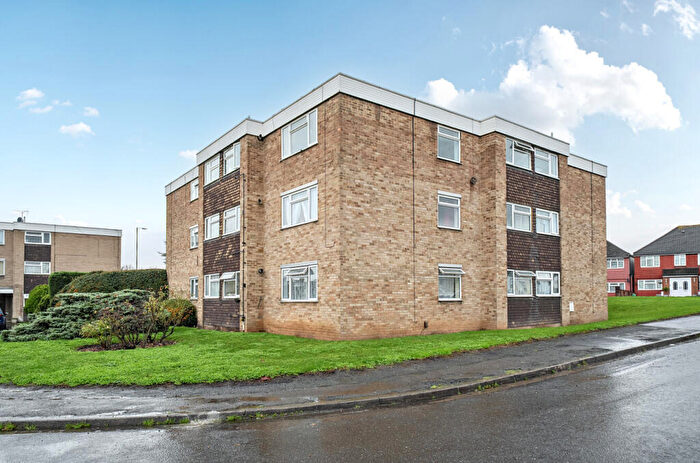2 Bedroom Apartment For Sale In Boarlands Close, Slough, Berkshire, SL1