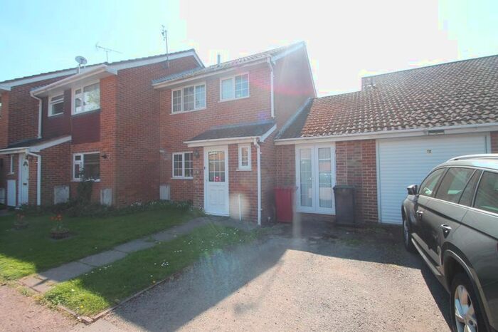 4 Bedroom Semi-Detached House To Rent In London Road, Slough, SL3