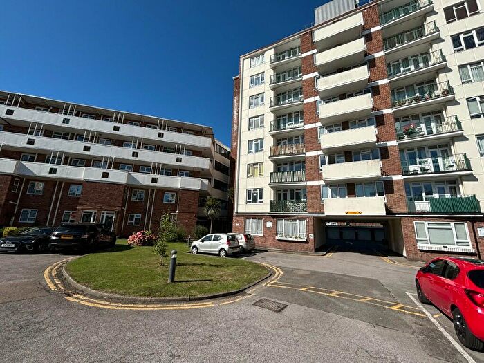 2 Bedroom Flat To Rent In London Road, Westcliff-On-Sea, Essex, SS0