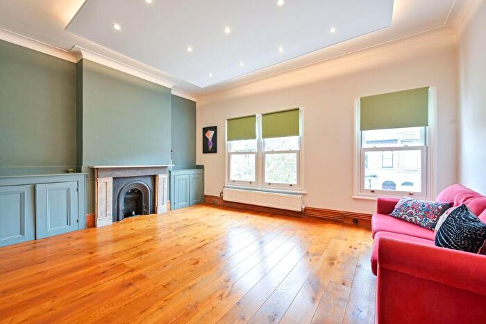 3 Bedroom Flat For Sale In Gowlett Road, Peckham Rye, London, SE15