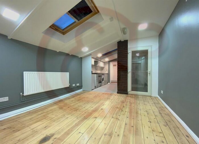1 Bedroom Flat To Rent In King Street, Hammersmith, W6