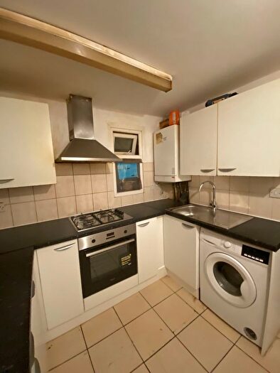 5 Bedroom Flat To Rent In Ealing Road, Wembley, Greater London, HA0