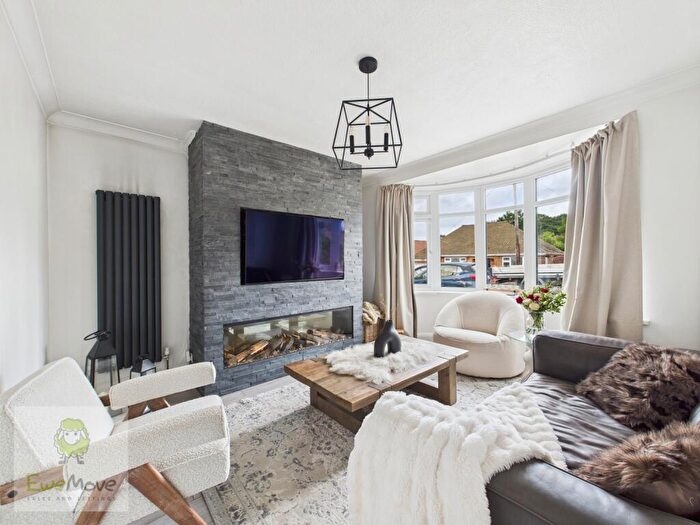 3 Bedroom Detached House For Sale In Elaine Avenue, Strood, Rochester, ME2