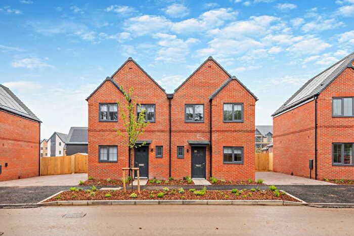 3 Bedroom Property To Rent In Hailwood Avenue, Crowthorne, Berkshire, RG45