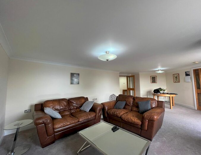 3 Bedroom Flat To Rent In Trinity Way, Minehead, TA24