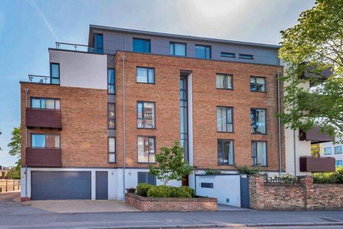 2 Bedroom Flat To Rent In Trinity Road, London, SW19