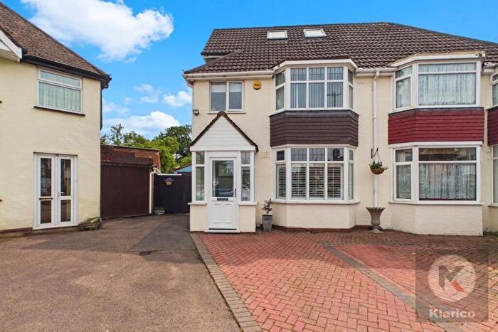 4 Bedroom Semi Detached House For Sale In Temple Avenue, Birmingham, B28